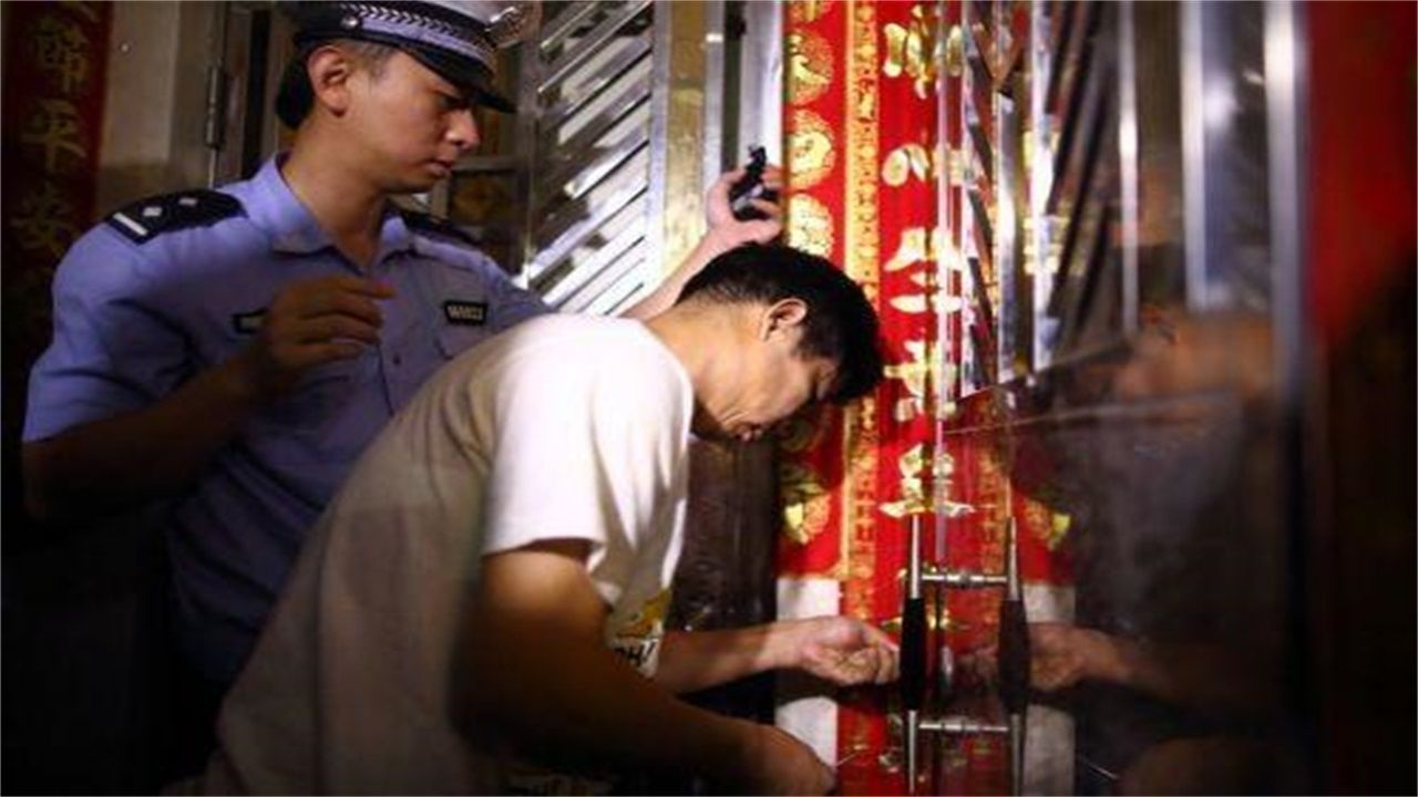 沙坪乡请开锁师傅开了锁后，师傅为什么一般都不进门，就算主人请也不进去？